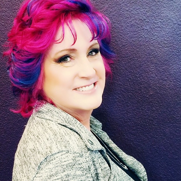 Meet your Posher, Lore - Picture 2 of 8